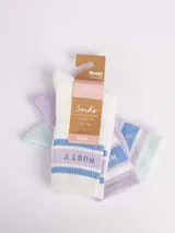 Pack de tres pares de medias Rusty de corte bajo, con diseño a rayas horizontales en colores pastel: blanco con celeste, lila con blanco y lila liso. Talle M (37-39).