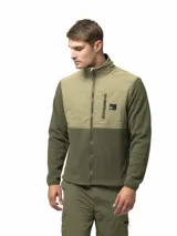 Campera de polar con diseño combinado en tonos verde oliva y beige. Presenta cuello alto, cierre frontal completo, un bolsillo en el pecho con cierre y dos bolsillos laterales. Incluye detalles en nylon y elástico ajustable en el ruedo.