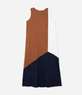 Vestido largo sin mangas, con bloques de color marrón, blanco y azul marino.