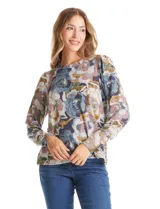 Buzo de hilado fino con cuello redondo y mangas largas. Presenta un estampado floral en tonos grises, azules y ocres, con detalle de botones decorativos en el lateral inferior.
