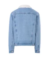 Chaqueta de jean color negro con cuello de sherpa, cierre frontal con botones metálicos, bolsillos con solapa en el pecho y bolsillos laterales. Diseño de corte regular y manga larga.
