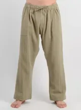 Pantalón O'Neill de corte recto y holgado confeccionado en tela de bambula color oliva, con cintura elástica con cordón ajustable y bolsillos frontales aplicados.