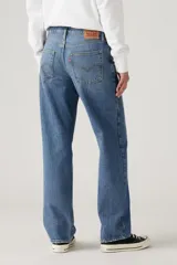 Jeans Levi's modelo 94 Baggy de corte holgado y tiro medio, con lavado azul clásico y efecto desgastado.