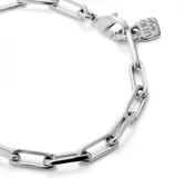 Pulsera plateada con eslabones rectangulares grandes y cierre de mosquetón.