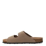 Sandalias tipo Birkenstock marca Freeway, color negro, con doble tira ajustable mediante hebillas metálicas y plantilla anatómica de corcho.