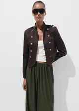 Pantalón balloon verde militar de tiro medio, con cintura elástica ajustable y bajos fruncidos con goma elástica.