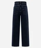 Pantalón de jean corte wide leg con tiro alto, diseño de cinco bolsillos y cierre frontal con botón y cremallera.