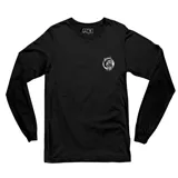 Remera de manga larga color negro, con cuello redondo y estampa pequeña de un lobo en el pecho izquierdo.