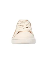 Championes urbanos Hush Puppies modelo Merano, color blanco con detalles texturizados en tono tostado y suela blanca.
