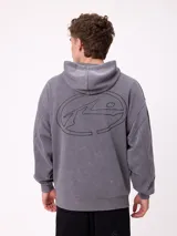 Canguro con capucha de calce holgado, color azul con efecto lavado. Presenta bolsillo frontal tipo canguro, logo de la marca estampado en el pecho y etiqueta pequeña en el ruedo.