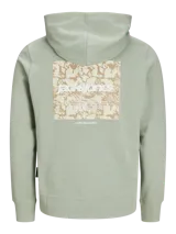Buzo con capucha verde claro, de corte clásico, con puños y ruedo acanalados. Estampa trasera con diseño abstracto en tonos beige y texto con el logo de la marca.