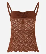 Blusa peplum de encaje marrón con breteles finos, escote cuadrado y busto fruncido.