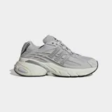 Championes Adidas Adistar Cushion XLG 2.0 de estilo deportivo, confeccionados en malla transpirable de color gris con detalles metálicos y reflectantes, entresuela chunky con tecnología de amortiguación y suela de goma.