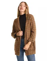 Chaqueta de tejido tweed en tonos marrones con hilos metálicos, diseño de corte sastrero con cuello de solapa, bolsillos frontales aplicados y mangas con presilla ajustable.