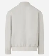 Campera bomber color beige, con cuello alto, cierre frontal con cremallera, bolsillos laterales y puños y cintura elastizados.