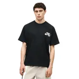 Remera Nike SB de manga corta y color negro, con diseño clásico de cuello redondo y pequeño logotipo estampado en el pecho.