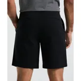 Short de gabardina color negro, corte recto, con bolsillos laterales y traseros.