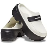 Mocasín Crocs Stomp Loafer de color negro, con diseño tipo zueco de plataforma alta y suela chunky texturizada.
