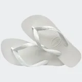 Ojotas Havaianas modelo Top, de diseño clásico con tiras anchas y suela de goma con textura antideslizante.