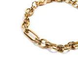 Pulsera dorada de eslabones gruesos de acero.