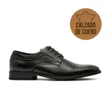 Zapato de vestir tipo oxford de cuero negro, con cordones y puntera reforzada.