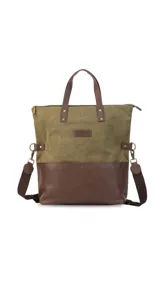 Cartera tipo tote bag combinada en tela canvas gris y detalles en cuero sintético color suela. Cuenta con doble asa de mano, correa larga ajustable y extraíble, cierre superior y bolsillo frontal. Incluye compartimento interno para notebook.