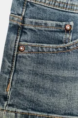 Shorts mini de denim TRF de tiro bajo, con cinco bolsillos, trabillas y cierre frontal con cremallera y botones metálicos.