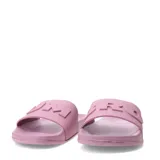 Sandalia de goma rosada con el logo de Umbro en relieve en la tira.