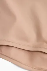 Pack de tres bombachas tipo shortie de tiro alto, confeccionadas en microfibra lisa con refuerzo interior y corte de pierna bajo.