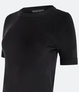 Blusa básica de punto color naranja, con cuello redondo y mangas cortas con barra contrastante.