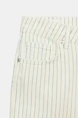 Jeans de tiro bajo y corte recto en color crudo con finas rayas verticales azules, de diseño clásico de cinco bolsillos y cierre frontal con cremallera y botones.