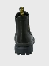 Bota tipo Chelsea de la marca Hush Puppies, confeccionada en cuero negro con paneles laterales elásticos y tiradores superiores con diseño gráfico en amarillo y negro. Presenta una suela de goma robusta y dentada con tecnología Fusion para mayor absorción de impactos.