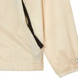Campera liviana con capucha color beige con estampado de pequeños cuadros. Cierre frontal con cremallera negra y logo de la marca estampado en el pecho.