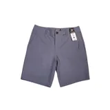 Short de vestir color gris con bolsillos laterales y traseros.