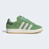 Championes Adidas Campus 00s color verde con las tres tiras laterales en blanco.