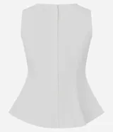 Blusa peplum sin mangas en sarga de algodón blanca, con escote redondo y diseño estructurado con volado amplio en el ruedo.