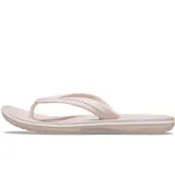 Ojotas Crocs modelo Crocband™ Flip, color verde militar con una línea blanca en la entresuela y tira superior de TPU.