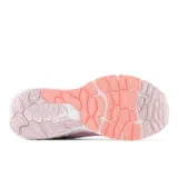 Championes de running New Balance modelo 880 v13, color rosado con detalles en blanco y coral. Confeccionados con empeine de malla técnica y entresuela Fresh Foam X para mayor amortiguación y suela de caucho NDurance.
