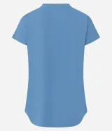 Remera deportiva de microfibra texturizada color marrón, con mangas cortas y recortes en los laterales.