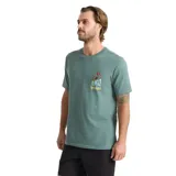 Remera verde de manga corta con cuello redondo y estampa pequeña en el pecho de un ave sobre una rama junto al logotipo de la marca Roark.