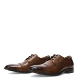 Zapato de vestir tipo oxford para hombre, confeccionado en cuero color marrón con acabado degradado en la puntera. Presenta cierre mediante cordones y costuras decorativas en los laterales.