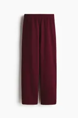 Pantalón deportivo de felpa color bordó, de corte recto y tiro mid-rise con cintura elástica.