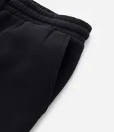 Pantalón de corte recto confeccionado en tejido de algodón y poliéster, con cintura elástica ajustable mediante lazo y bolsillos laterales.