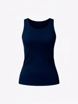 Musculosa de tejido acanalado en color azul oscuro, con escote redondo y corte ajustado al cuerpo.
