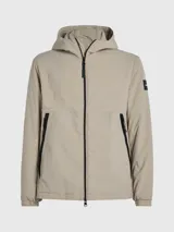 Campera beige con capucha, cierre frontal con cremallera, bolsillos laterales con cremallera y logo de Calvin Klein en la manga.