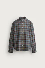 Camisa relaxed fit de algodón con diseño de cuadros en tonos azules, amarillos y naranjas. Cuenta con cuello solapa abotonada, manga larga con puño abotonado y cierre frontal de botones.