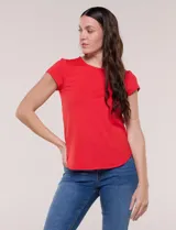 Remera de modal marca Cupio, color verde, de diseño clásico con cuello redondo a la base y mangas cortas.