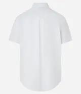 Camisa de manga corta confeccionada en mezcla de lino y algodón, con cuello inglés, cierre frontal de botones y bolsillo en el pecho. Presenta un corte comfort holgado y diseño liso.