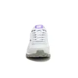 Championes de diseño retro inspirados en los años 80 y 90, modelo Trigen Mesh de Caterpillar. Confeccionados en ante, microfibra y malla, presentan una combinación de colores gris, blanco y detalles en violeta y negro. Cuentan con suela de goma resistente y entresuela de EVA ligera.