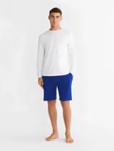 Shorts de pijama azules de algodón con cintura elástica.